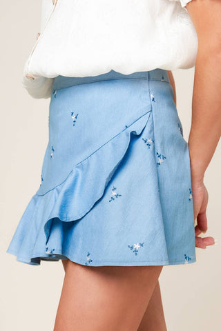 MOMENT OF CLARITY LIGHT INDIGO WOVEN SKORT